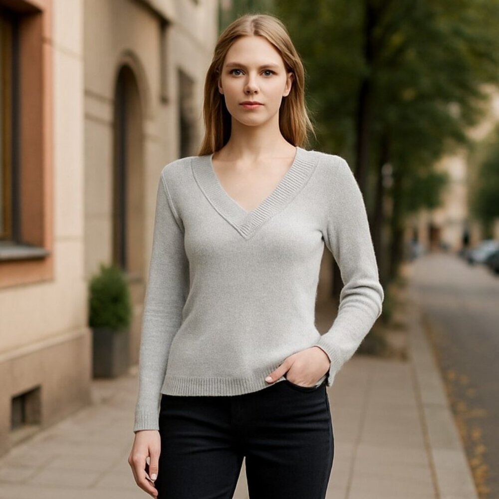NWT ecru Mohair Blend Knit Lightweight Sweater V Neckline Metallic